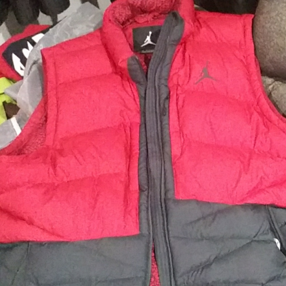 Jordan puffy vest